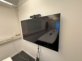 TV Samsung UE65 inkl. konferensutrustning, Logitech