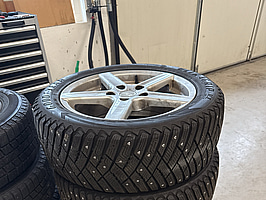 Däck med aluminiumfälg 4 st. Ultra Grip 205/55 R16