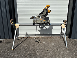 DeWalt kap-& gersåg med stativ