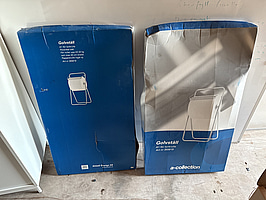 2 st golvställ för torkpapper.