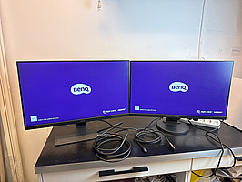 2 st 27-tums datorskärmar