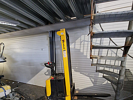 Ledstaplare Veshai WS-100/30, lyfthöjd 3 m, batterier dåliga.