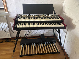 Orgel Nord C2D och Pedal Keys 27 och transportväska