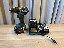 Borrskruvdragare Makita DF002G med batterier & laddare