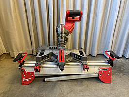 Batteridriven kap- & gersåg Milwaukee M18 FMS190 med bänk MSL 2000