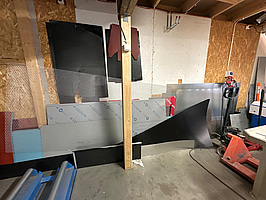 Diverse plåt i olika storlekar i lokalen