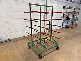 Dubbelsidig grenställ‑vagn på hjul