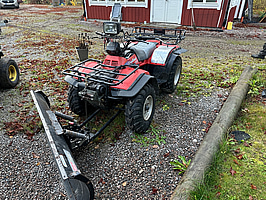 ATV Suzuki KingQuad 4WD, röd, snöplog