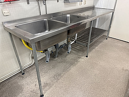 Rostfri diskbänk med dubbla hoar | 265x65x90 cm