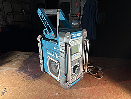 Makita DMR108 radio