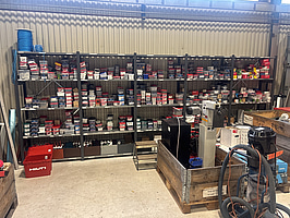 Lagerhyllor inklusive material