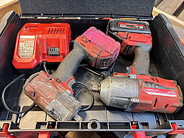 2 st. Mutterdragare Milwaukee med 2 st. batteri ock laddare