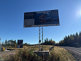 3 st skyltar med betongfundament