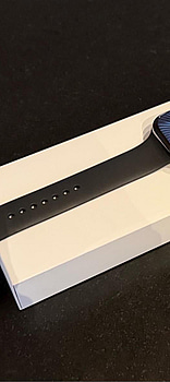 Apple Watch Series 10, 46 mm, titan, svart sportband