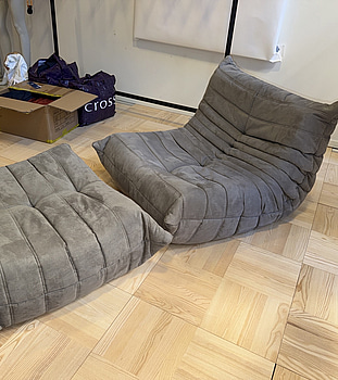 Togo Ligne Roset fåtölj med fotpall