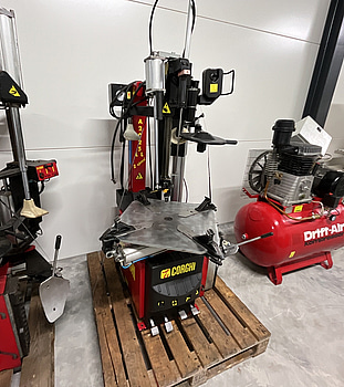 1 st. Corghi A2025 – Däckmonteringsmaskin med hjälparmar & hydraulisk klo