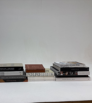 Parti med diverse böcker / coffee table books