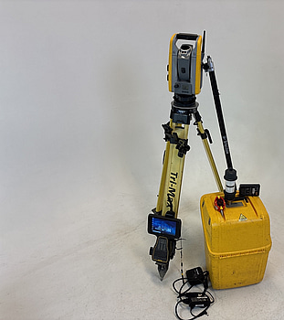 Totalstation Trimble S7, med tripod och fältdatorer