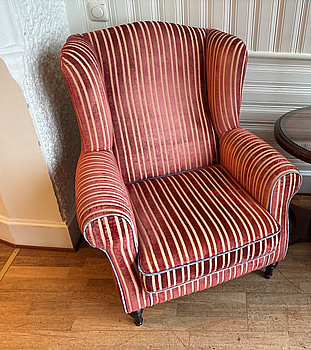 Fåtölj inkl. sidobord