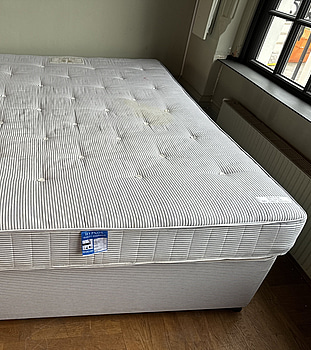 Säng Hypnos inkl. resårmadrass
