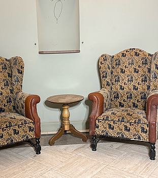 2 st. Fåtöljer - antika, inkl. soffbord