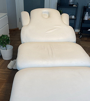 Vit behandlingsbädd/massagebädd