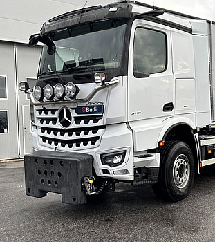Tridemväxlare Mercedes-Benz Arocs 3751 -2023 | JOAB 24 ton | Plogutrustad