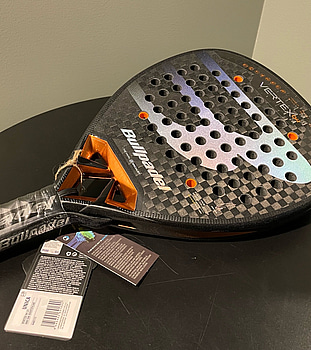 Padelracket Bullpadel Vertex 04 Tello, 2025, ord. pris 2695 kr