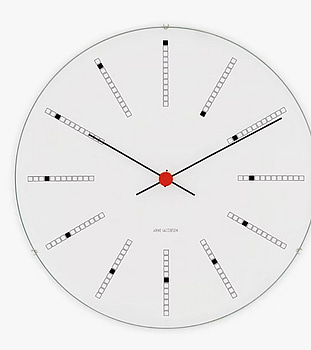 Väggklocka Arne Jacobsen Bankers vit. Ord. pris inkl. moms: ca 2999 kr.
