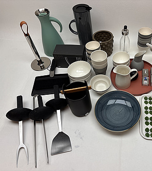 Parti med diverse köksprodukter från bland annat Eva Solo, Vipp, Design House Stockholm, Born in Sweden, Solstickan m.m