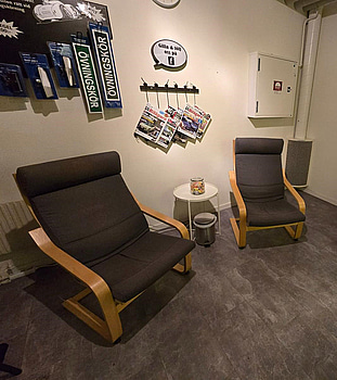 Fåtöljer och brickbord