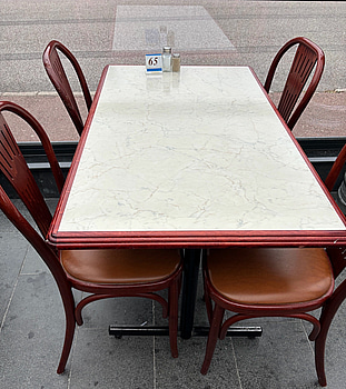 8 st. bord med 22 st. stolar, marmorerad topp