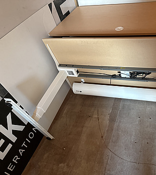 2 st elektriska skrivbord EFG