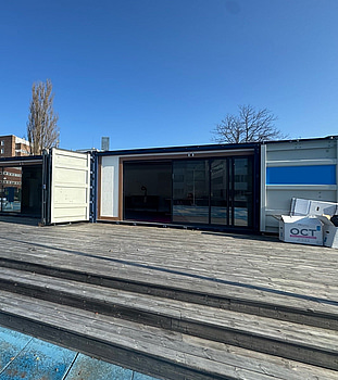 2 st. Mässcontainer, inkl. inredning