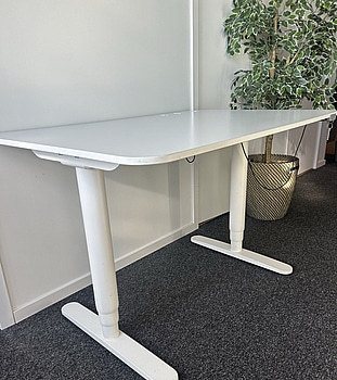 Höj- och sänkbart skrivbord