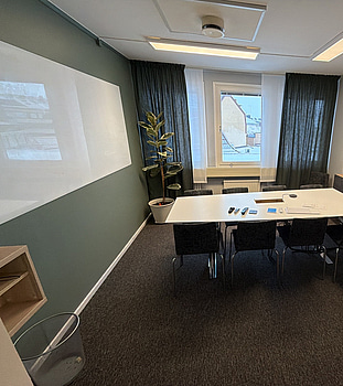 Konferensrum med smart-tv m.m.
