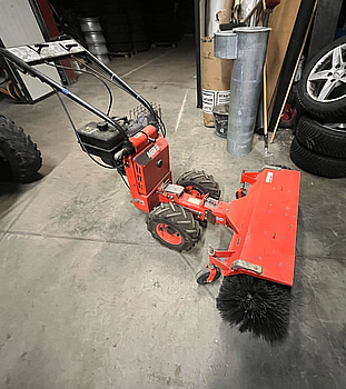 Städmaskin Hako Profi-Variette, röd