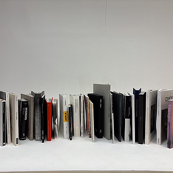 Parti med diverse böcker / coffee table books