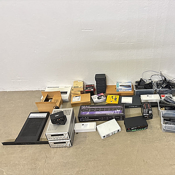 Parti med diverse ljud- och bildutrustning