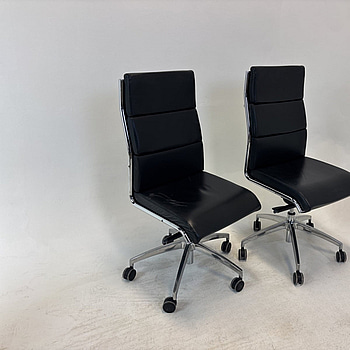 2 st. Kontorsstolar