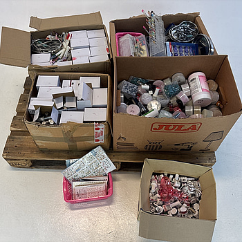 Parti med diverse produkter för manikyr/pedikyr