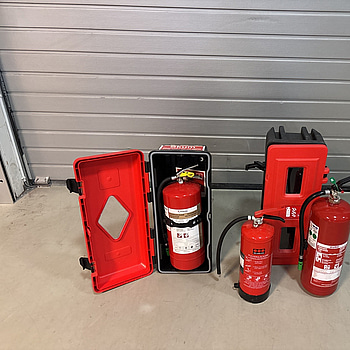 3 st. Brandsläckare inkl. 2 st. brandskåp