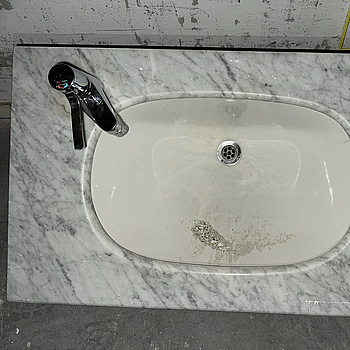 Kommod i marmor, inkl. blandare FM Mattson