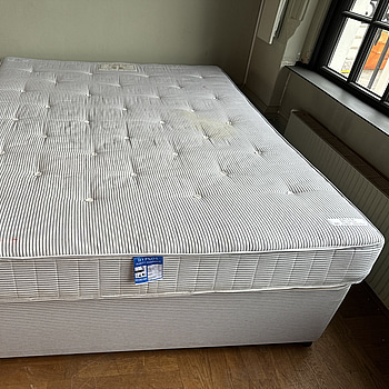 Säng Hypnos inkl. resårmadrass