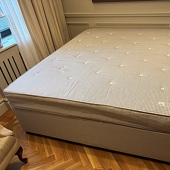 Säng Hypnos inkl. resårmadrass