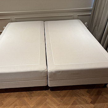 Dubbelsäng Hypnos inkl. resårmadrasser