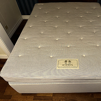 Säng Hypnos inkl. resårmadrass