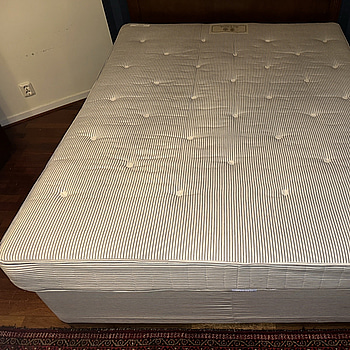 Säng Hypnos inkl. resårmadrass