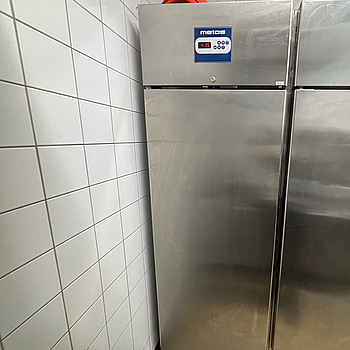 Frys Metos S70 L BT - vänster i bild