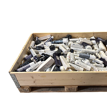 Parti med hårvårdsprodukter Goldwell